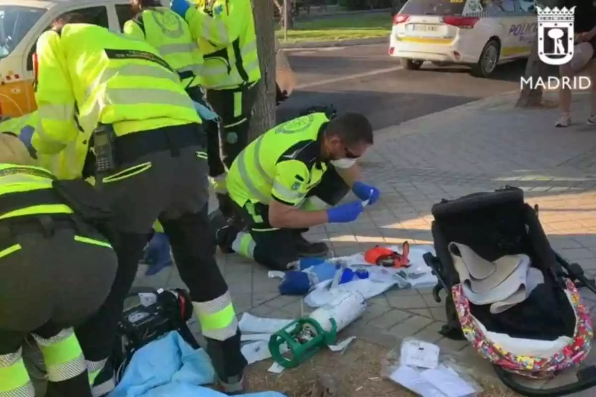 Santiarios preparan material para atender al bebé de 22 meses atropellado en Madrid