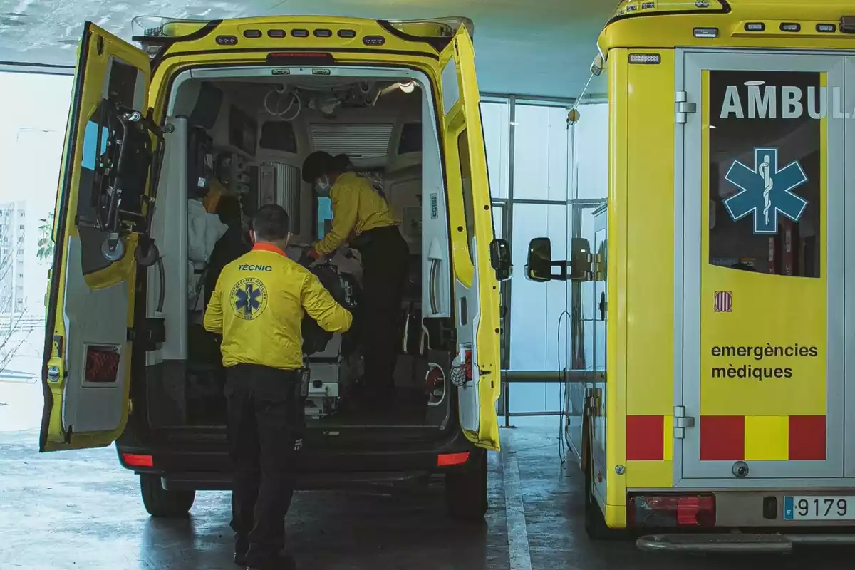 Imagen de una ambulancia del SEM
