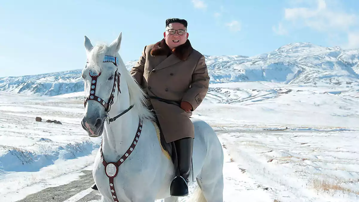 Otra imagen de Kim Jong-un en el monte Paektu
