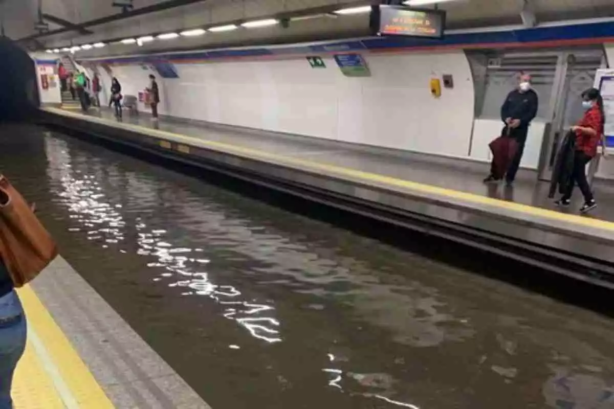 Imagen de una inundación en el metro de Madrid