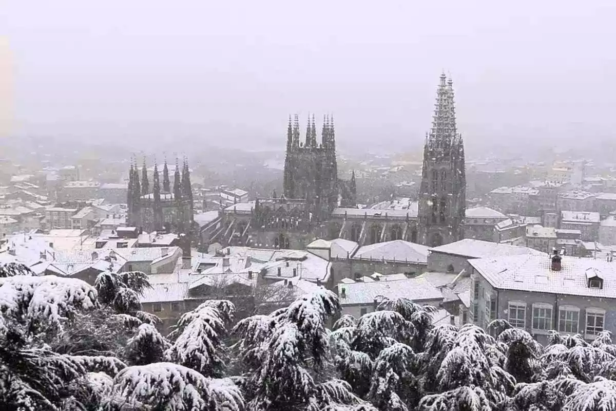 Imagen de la ciudad de Burgos nevada
