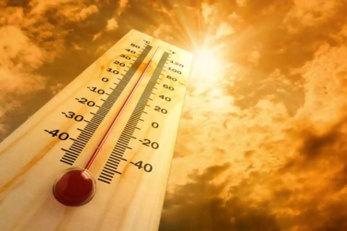 Imagen de un termómetro en plena ola de calor