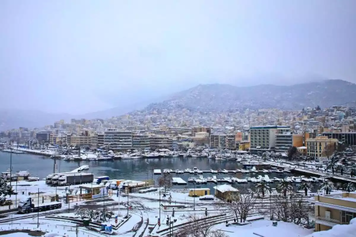 Imagen de la ciudad de Atenas nevada