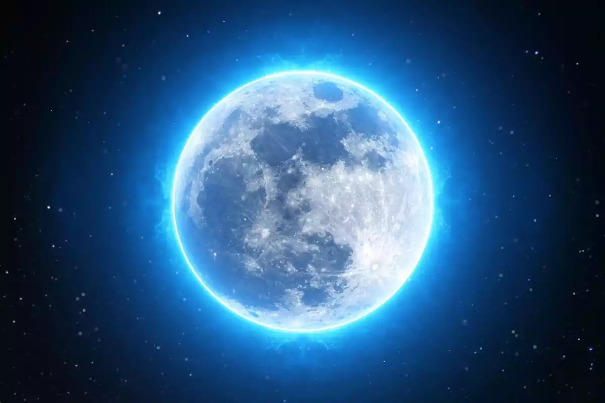 Imagen de la Luna azulada en el cielo nocturno