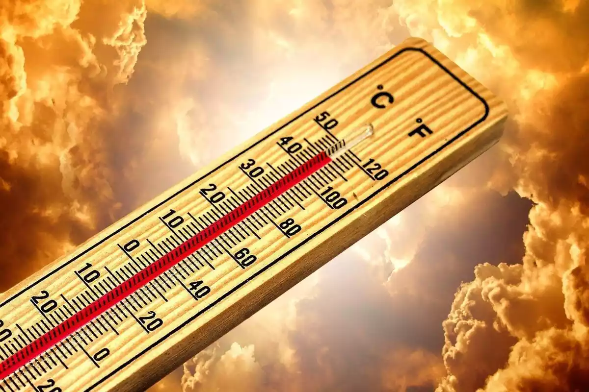 Imagen de un termómetro con las temperaturas altas